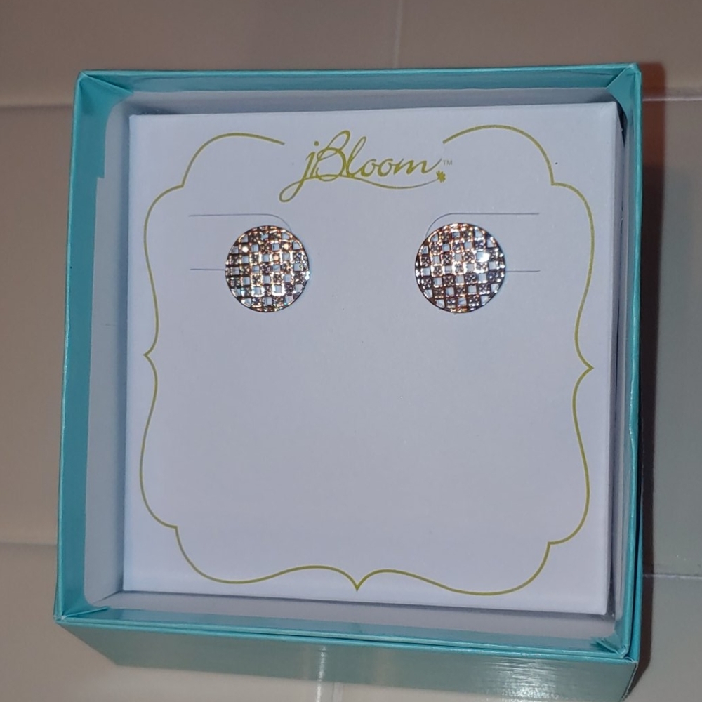 Silver circle earrings